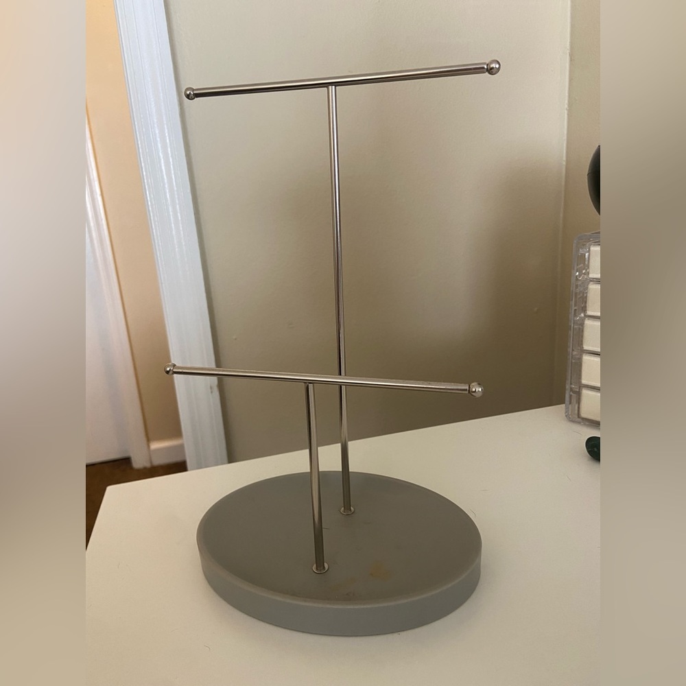 Necklace holder